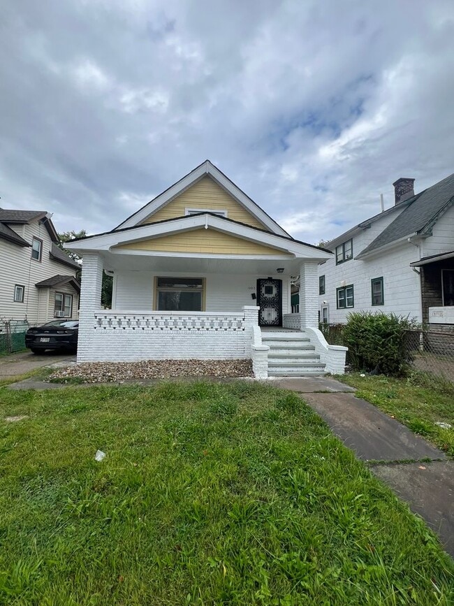 Primary Photo - Charming 4-Bedroom Single-Family Home in C...
