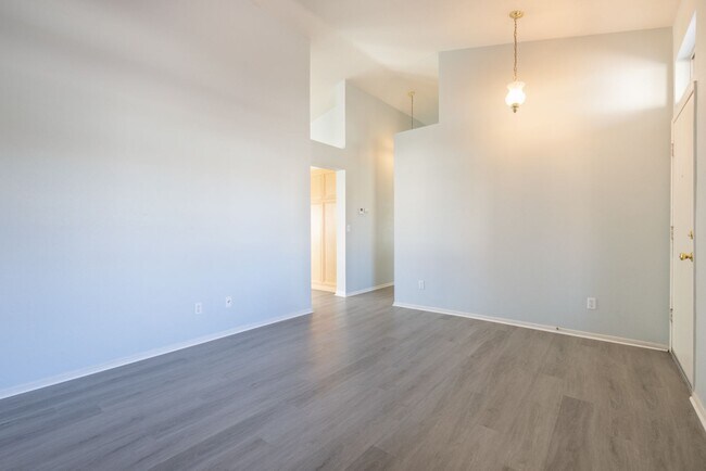 Building Photo - West Lancaster4 bedroom + bonus room