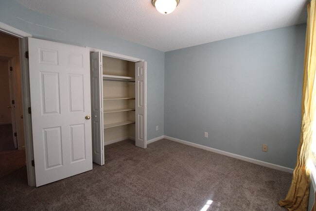 Building Photo - 305 Trillium Ln