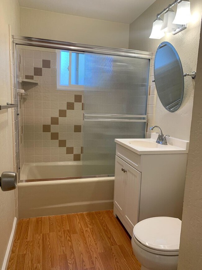 Building Photo - Single level 3 Bedroom Home on a Spacious Corner Lot!