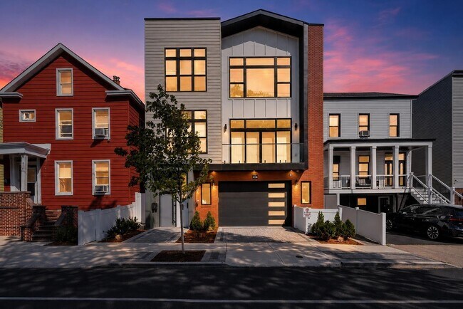 Building Photo - 414 New York Ave