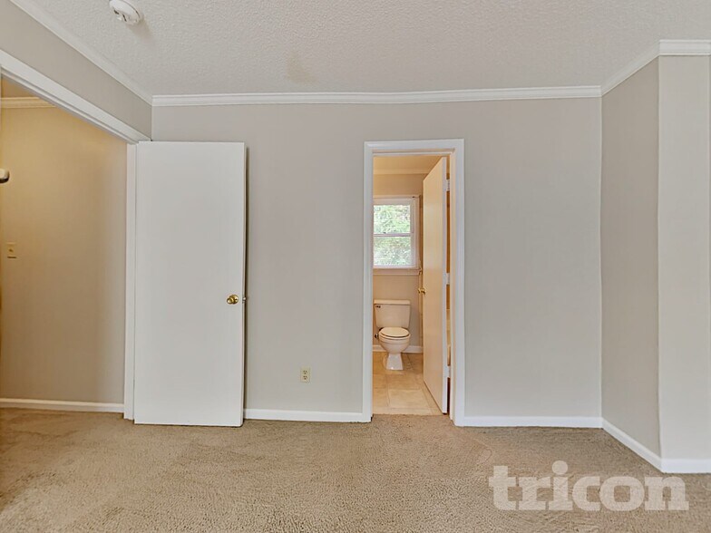 Building Photo - 2820 Royal Ridge Ln
