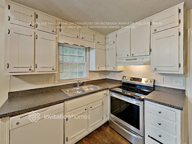 Building Photo - 4690 Cedar Brook Dr SE