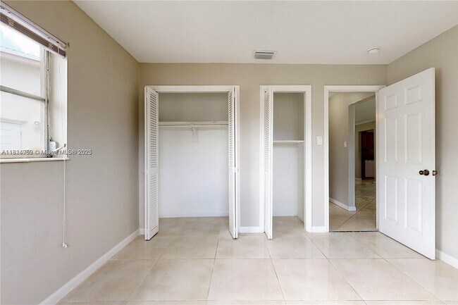 Building Photo - 841 SW 63rd Ave