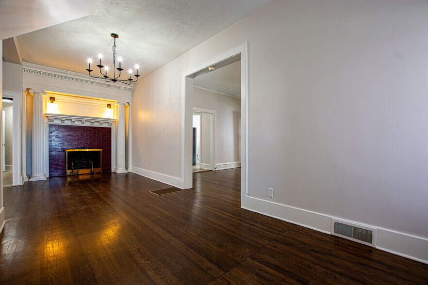 Building Photo - 117 S 39th St