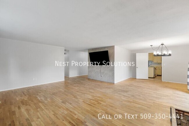 Building Photo - 603 N Crestview Dr