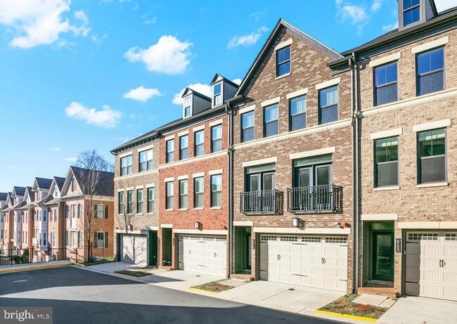 Building Photo - 6725 24th Ct N