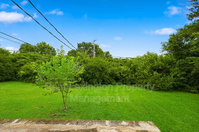 Building Photo - 3215 Aqueduct Dr