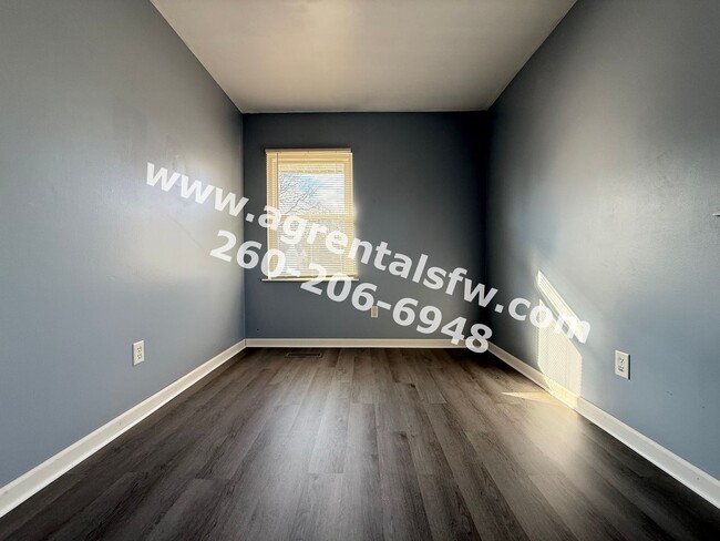 Building Photo - 3 Bedroom House- $300 off first month's rent