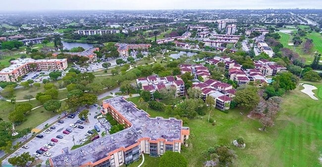 Building Photo - 5961 N Falls Cir Dr