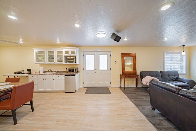 Building Photo - 3660.5 Merlin Dr
