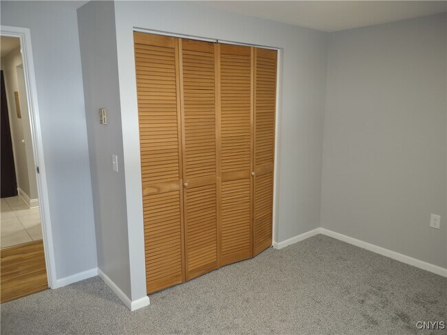 Building Photo - 153 Watertree Dr