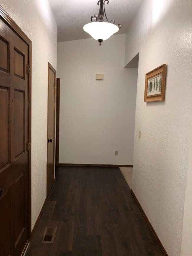 Building Photo - Located in Putnam City School district!  T...