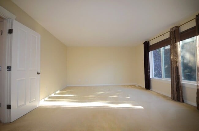 Building Photo - Elegant 4BR Murray Franklin Home in Fernwood Hills | EV Charger | Northshore Schools