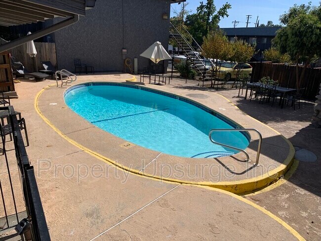 Building Photo - The Peaks