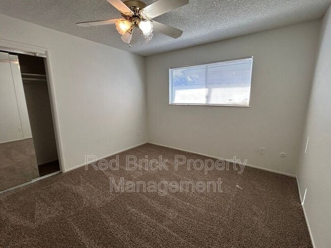 Building Photo - 526 W Donna Dr