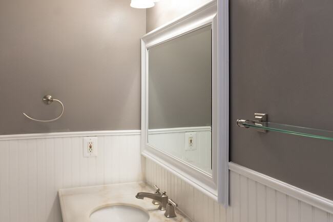 master bathroom detail - 5576 First Statesman Ln