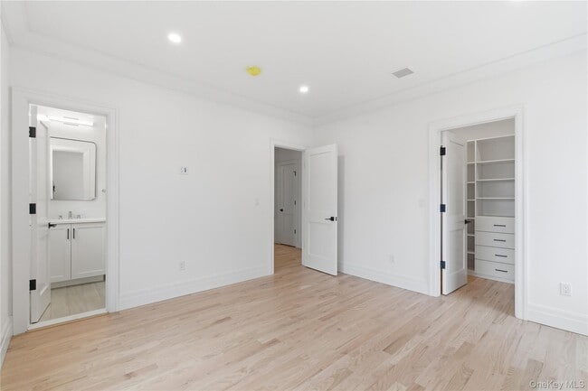 Building Photo - 42 Alice Ct