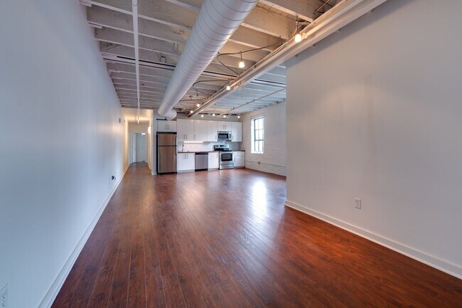 Building Photo - Newly Rennovated Two Bedroom