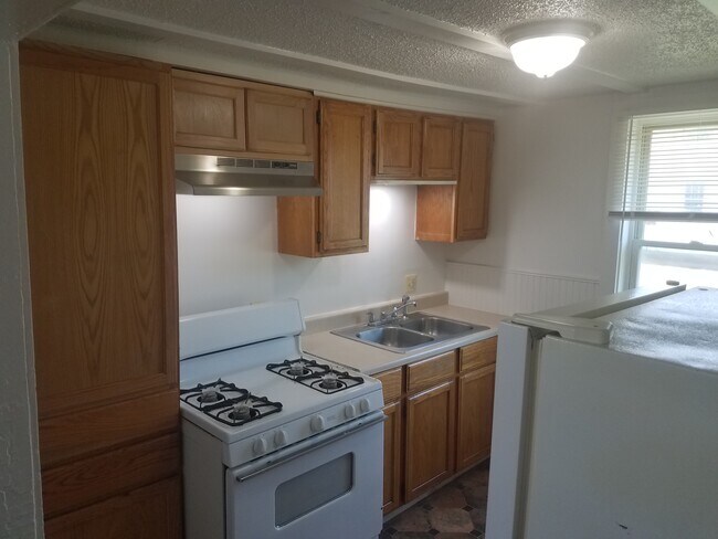 Building Photo - 211 7th St