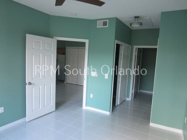 Building Photo - Great location!