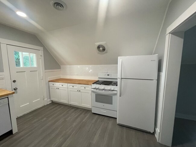 Building Photo - 421 Washington St