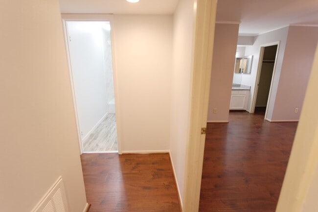 Building Photo - 6511 Kenyon Ln