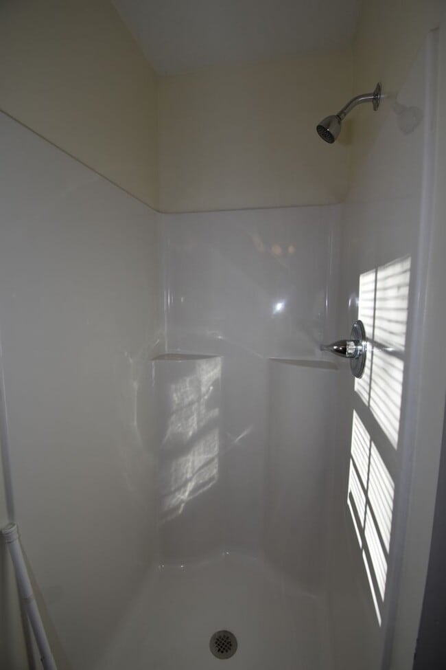 Building Photo - Rob Rd-142