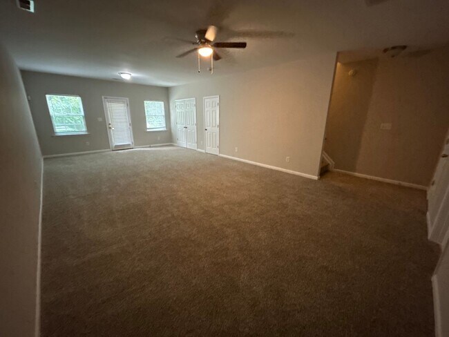Building Photo - 4 Bedroom | 3.5 Bedroom Raleigh Townhome