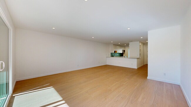 Building Photo - 50 Corte Real