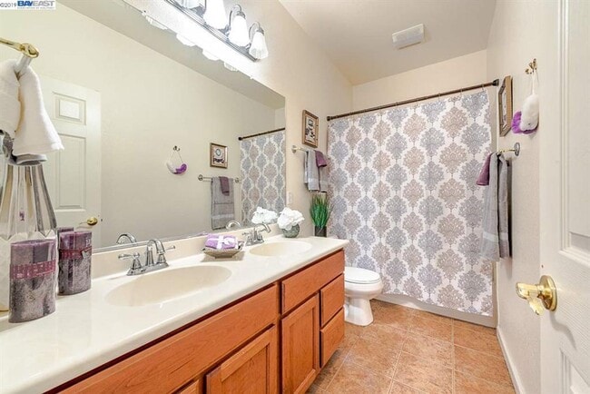 Building Photo - COMING SOON! | $3,700 / 3BR GORGEOUS CENTRAL FREMONT TOWNHOME IN PARKMONT | Photos shown are of a...