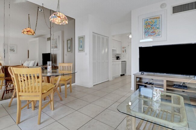 Building Photo - 220 Seaview Ct