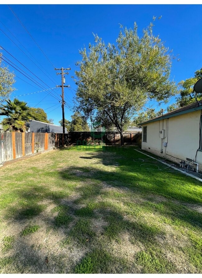 Building Photo - 3 BEDROOM 1 BATH HOME IN MODESTO!!