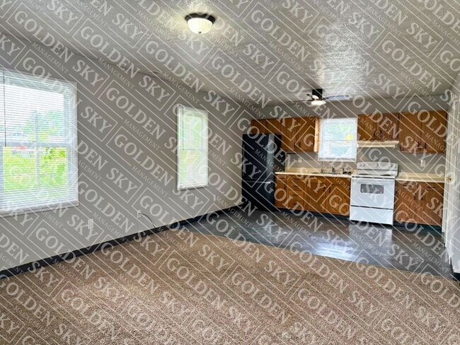 Building Photo - 558 Andover Rd