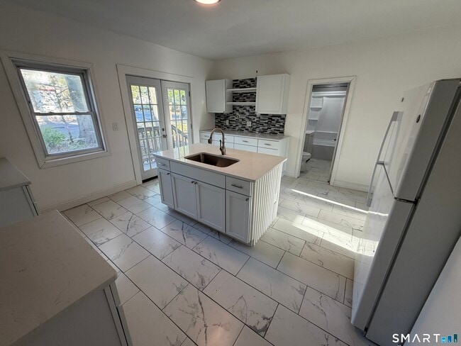 Building Photo - 402 Allen St