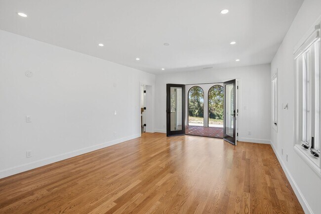 Building Photo - 16010 Carey Ln