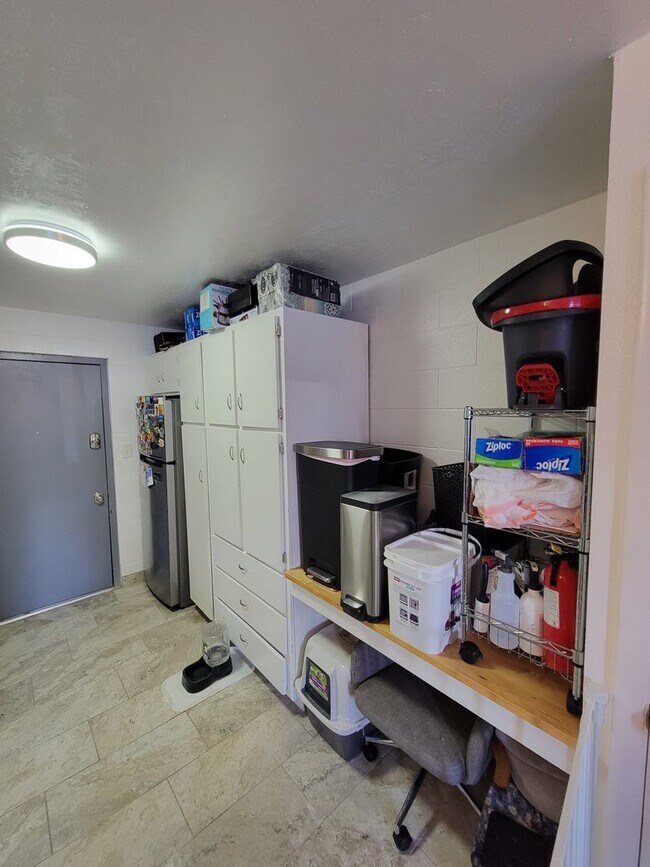 Building Photo - Studio Apartment - Available August 18th