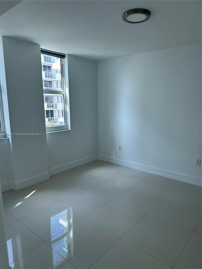 Building Photo - 9201 Collins Ave