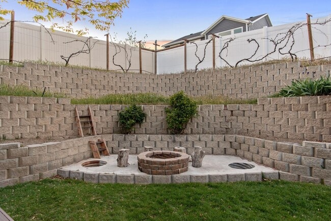 Building Photo - 2521 Apricot Pl