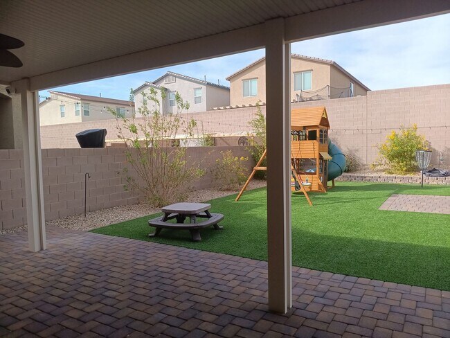 Building Photo - NEWER BUILD 4BD/2.5BA HOME NEAR ALIANTE!