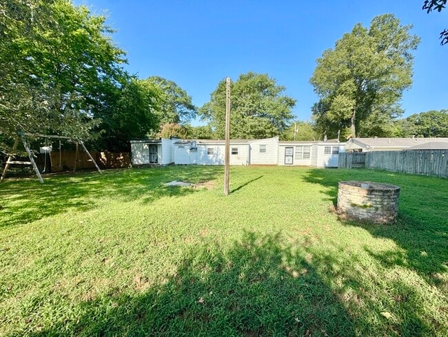 Building Photo - 1230 Garden Rd