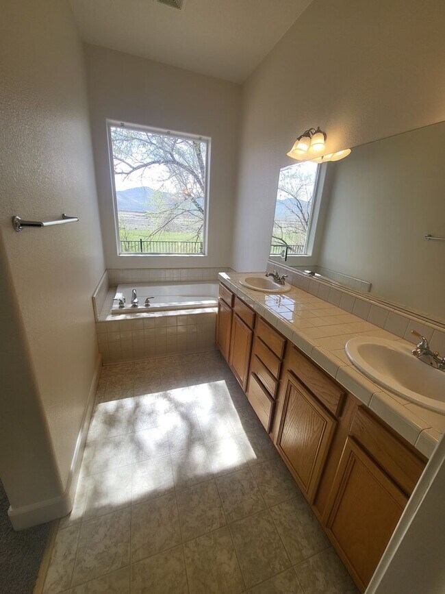 Building Photo - 3513 Long Dr