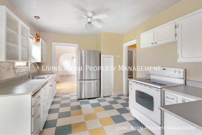 Building Photo - 10161 N Iris Way