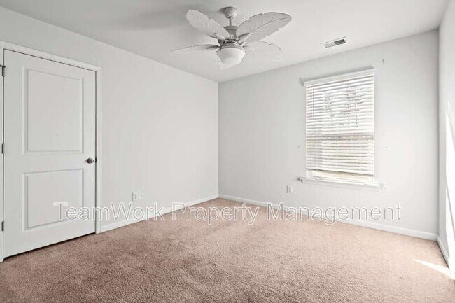 Building Photo - 413 Zenith Blvd