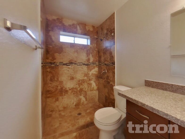 Building Photo - 6926 W Cameron Dr