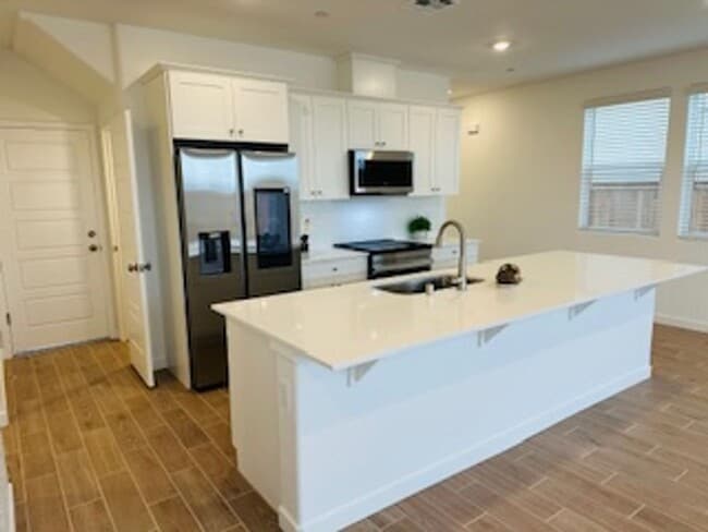 Building Photo - $500 Move In Bonus $2,650 Plum Tree 3 Bd + flex Home, Solar Panels & Battery, NEW Build - Clovis ...