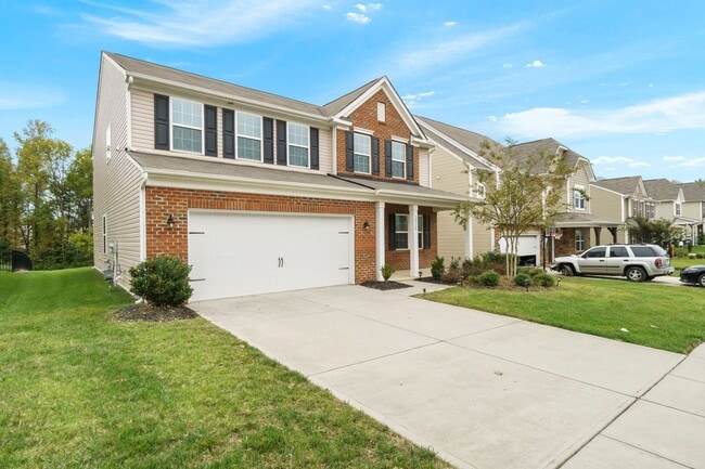 Building Photo - Beautiful spacious Home in Berewick community in Steel Creek