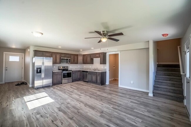 Building Photo - 3 bedroom, 2 bath Townhome in Belgrade
