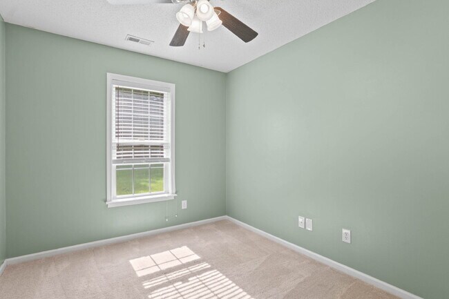 Building Photo - "Charming 3-Bedroom Sanctuary with 2 Full ...