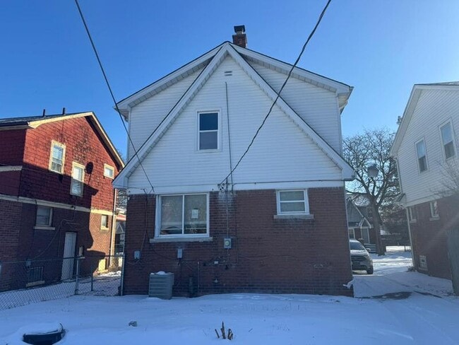 Building Photo - 15381 Stansbury Ave